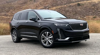 JDP_2023 Cadillac XT6 Premium Luxury Black Front Quarter View